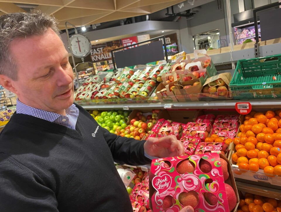 Foto Pink Lady, en av verdens største epleprodusenter, valgte å starte med klimavennlig emballasje etter påtrykk fra Norge og Norgesgruppen, forteller Runar Hollevik. (Foto: kpr)