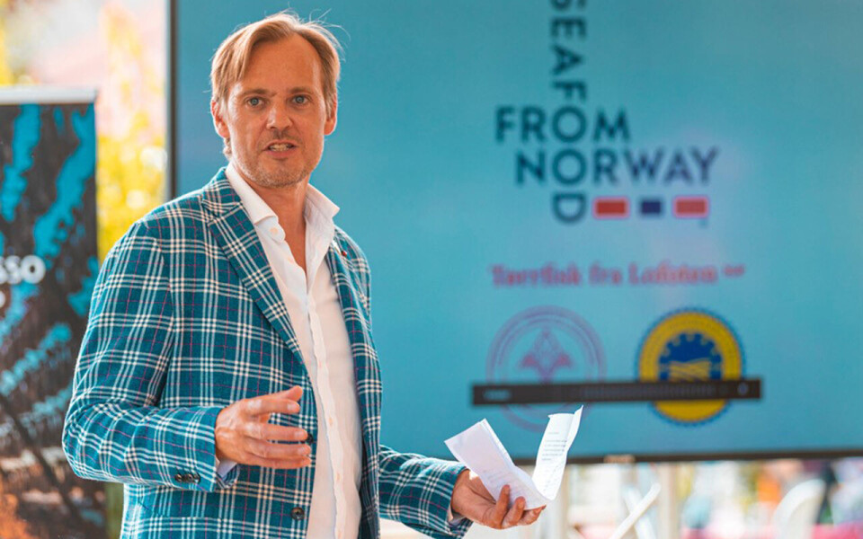 Olaf Pedersen i sving under en såkalt tørrfiskaperitivo i 2021 i Italia.