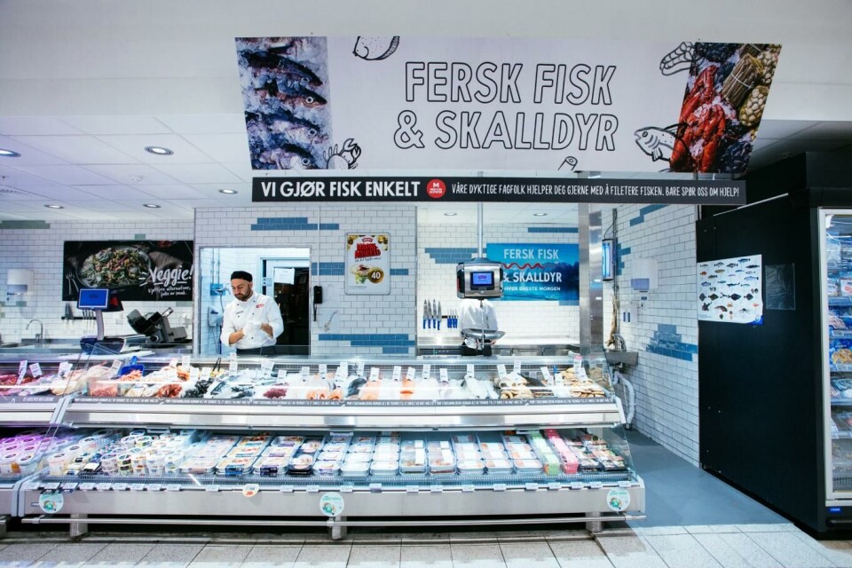 Laks klar nummer én: Dagligvarebutikkene omsatte fersk fisk for 2 milliarder i fjor, herunder laks for nesten 1,1 milliarder. Her fra Meny.
