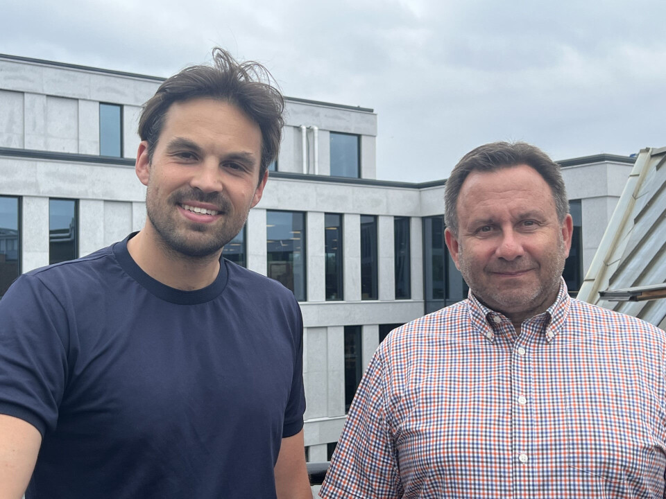 Gress Gruppen har signert en kontrakt med Norsk Kylling som har et estimert oppstartsvolum på 2,5 tonn. F.v: Mathias Olsen, strategisk innkjøper og administrerende direktør Tor Tennvassås i Gress Gruppen AS.
