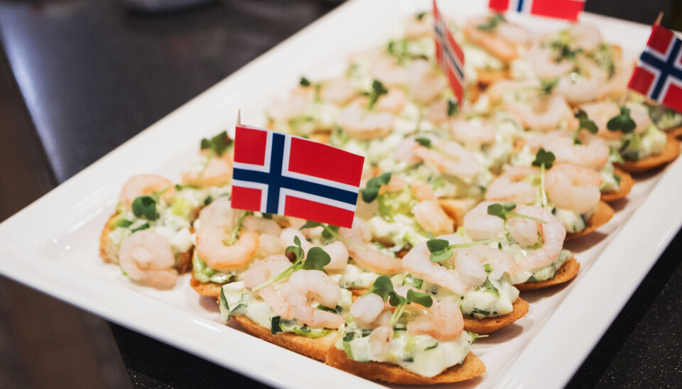 Vi fyller ofte koldtbordene våre med et hav av alternativer. Det kan det fort bli matsvinn av, frykter folka i matredderappen Too Good To Go.